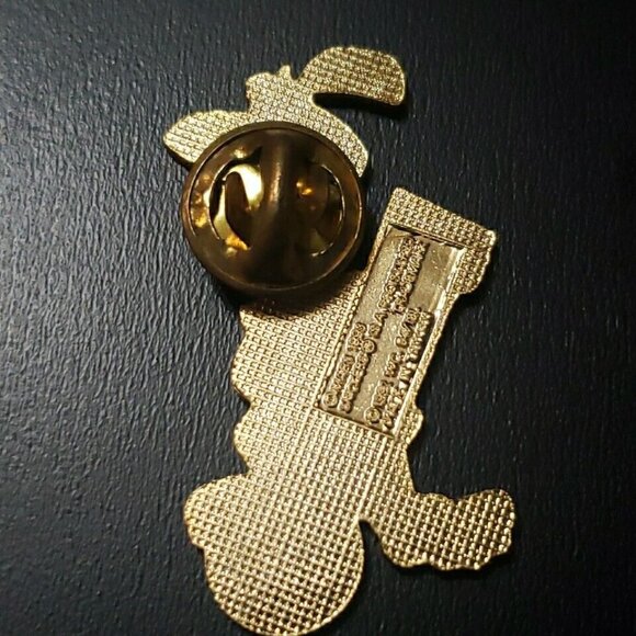 Vintage 1994 Snickers BooBoo Soccer pin back / hat pin lapel collectible - Picture 2 of 3